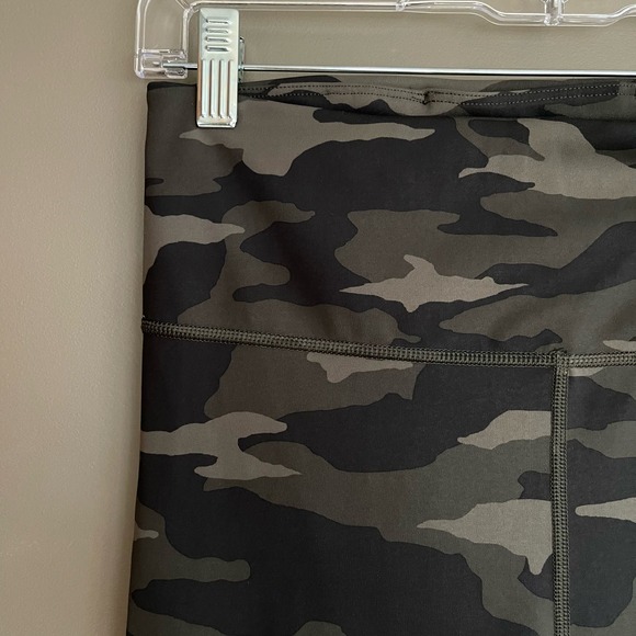 Athleta Ultimate Stash Pocket Camo 7/8 Tight Sz Small Athletic Activewear - Picture 9 of 16